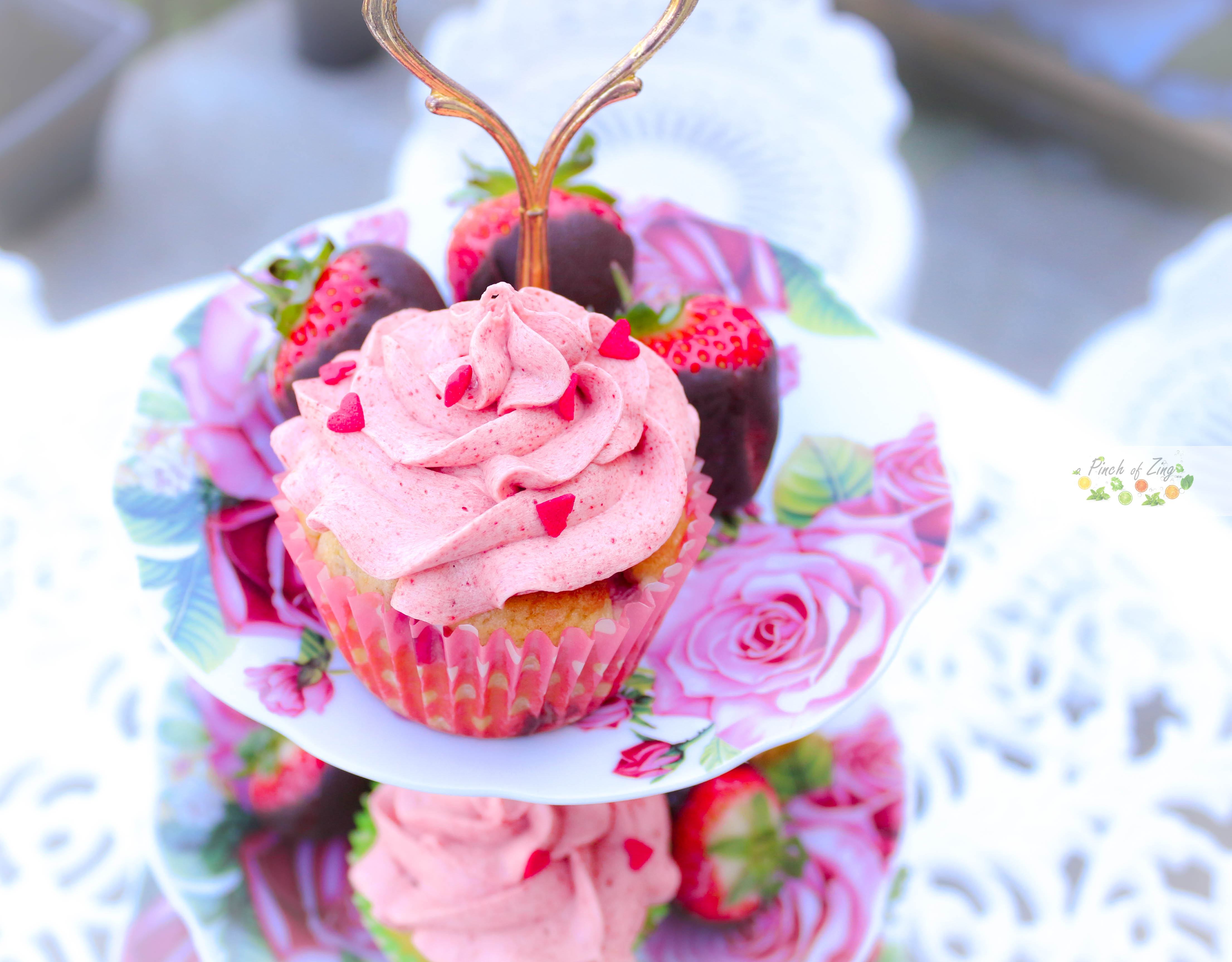Strawberries and cream cupcakes (Vegan)